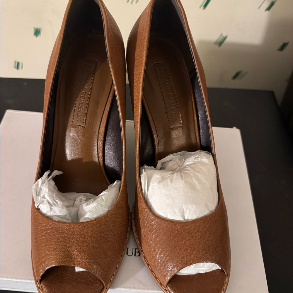 Banana Republic Women's Brown Peep Toe Heels